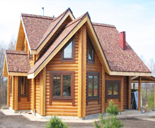 Остекление загородного дома деревянными окнами